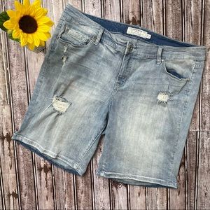 Torrid light wash distressed denim shorts size 20